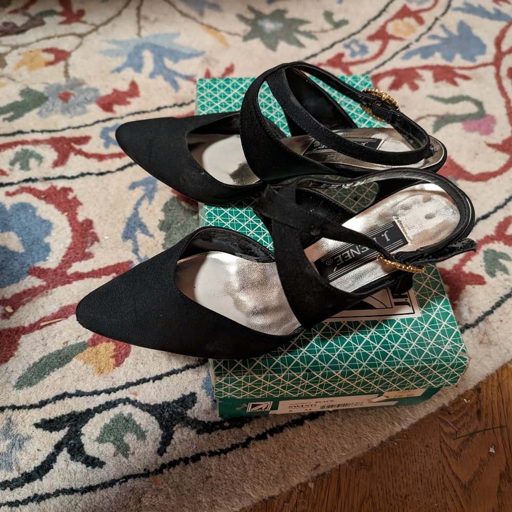 J Renee Women's fun black dressy shoe, size 8M